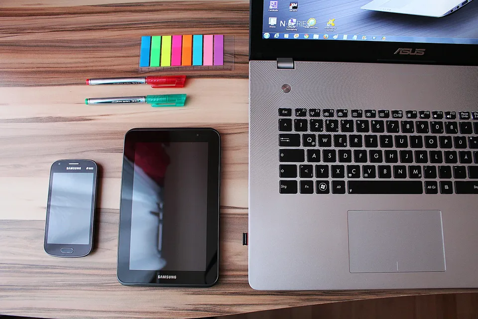 Ordenador, tablet y smartphone: todo lo necesario para la consulta online